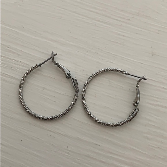 Princess Polly Jewelry - Mid sized silver hoop earrings